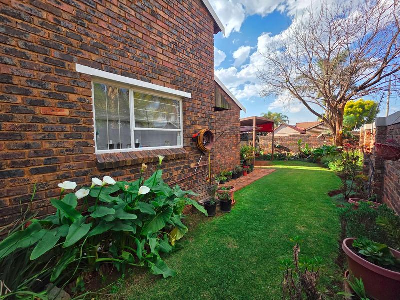2 Bedroom Property for Sale in Weltevreden Park Gauteng