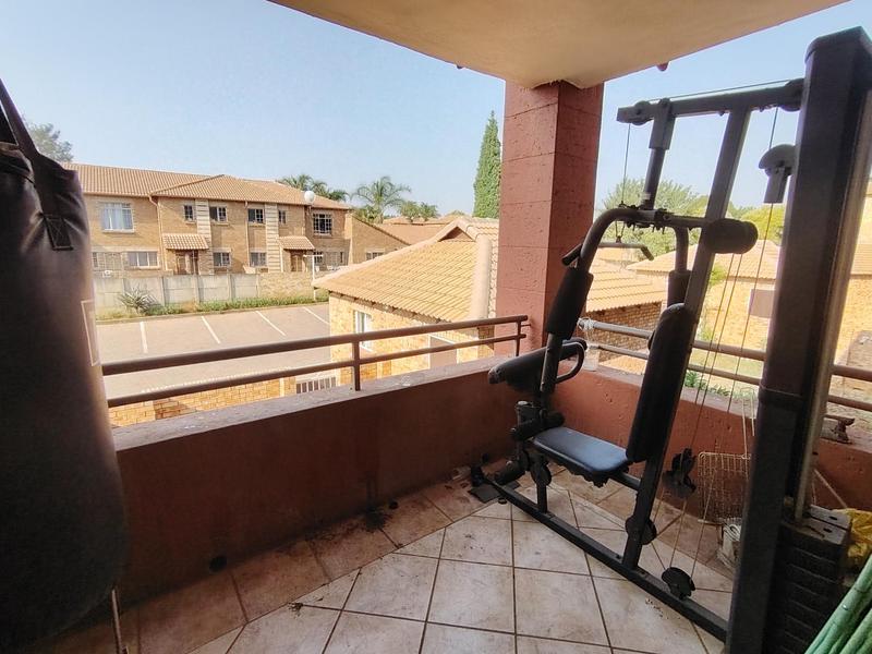 To Let 2 Bedroom Property for Rent in Die Hoewes Gauteng