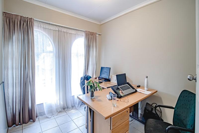 4 Bedroom Property for Sale in Magalieskruin Gauteng