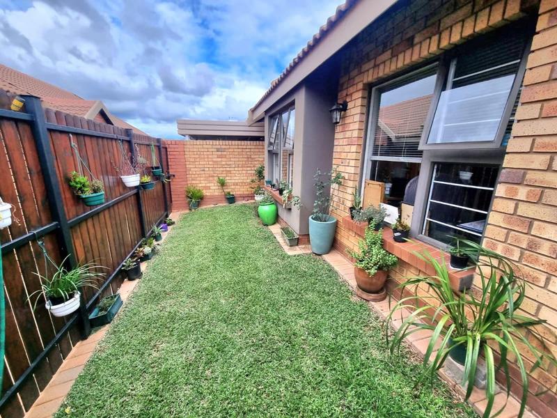 2 Bedroom Property for Sale in Montana Tuine Gauteng