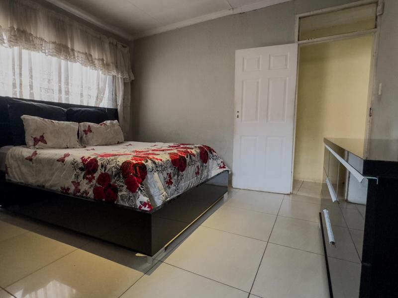 6 Bedroom Property for Sale in Dobsonville Gauteng