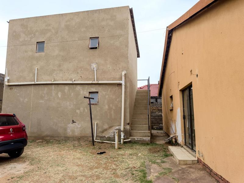 6 Bedroom Property for Sale in Dobsonville Gauteng