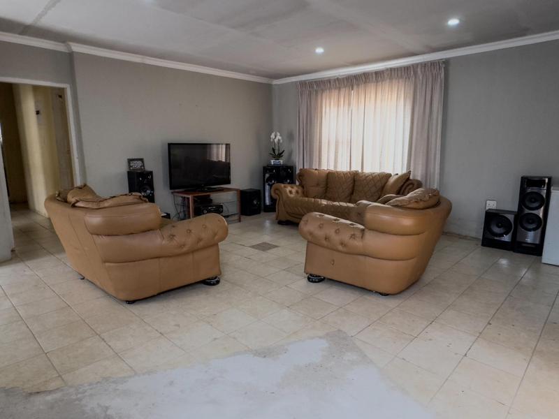 6 Bedroom Property for Sale in Dobsonville Gauteng