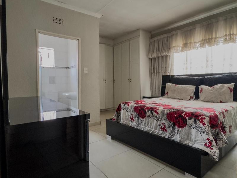 6 Bedroom Property for Sale in Dobsonville Gauteng