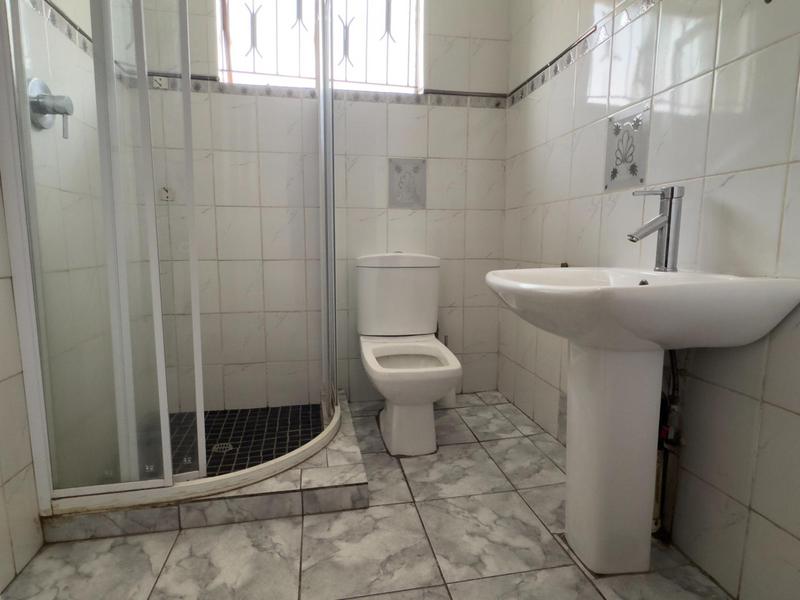 6 Bedroom Property for Sale in Dobsonville Gauteng