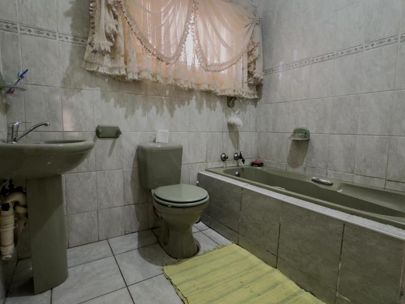 6 Bedroom Property for Sale in Dobsonville Gauteng