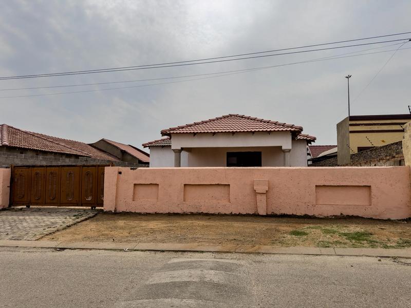 6 Bedroom Property for Sale in Dobsonville Gauteng