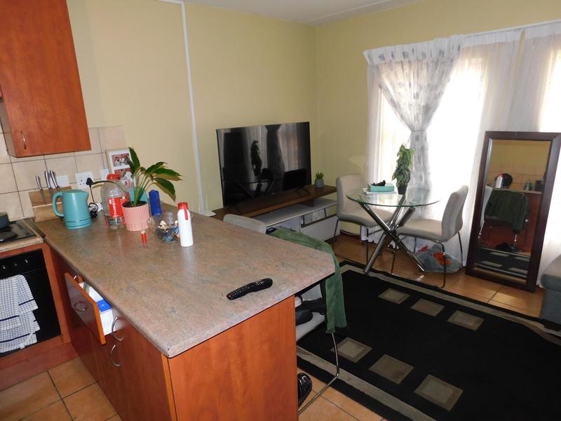 1 Bedroom Property for Sale in Grand Central Gauteng