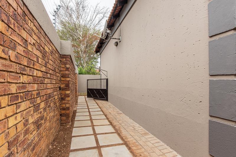 3 Bedroom Property for Sale in Ruimsig Gauteng