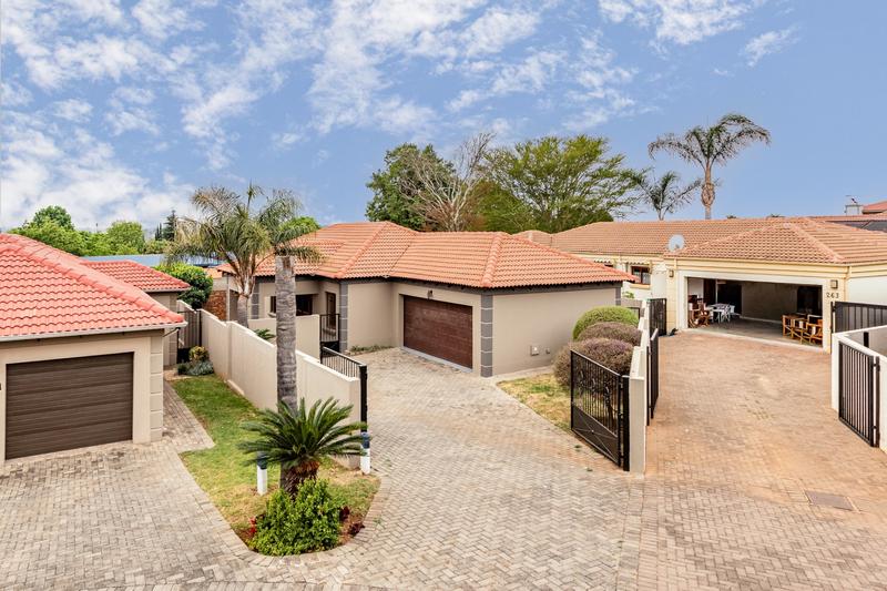 3 Bedroom Property for Sale in Ruimsig Gauteng