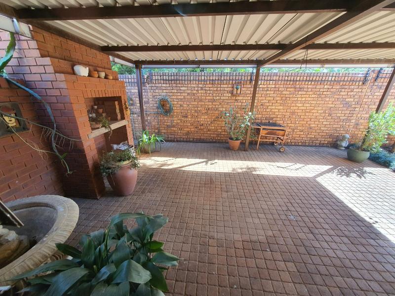 2 Bedroom Property for Sale in Montana Tuine Gauteng