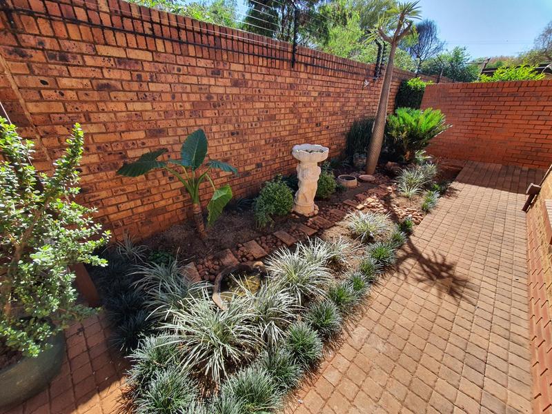 2 Bedroom Property for Sale in Montana Tuine Gauteng