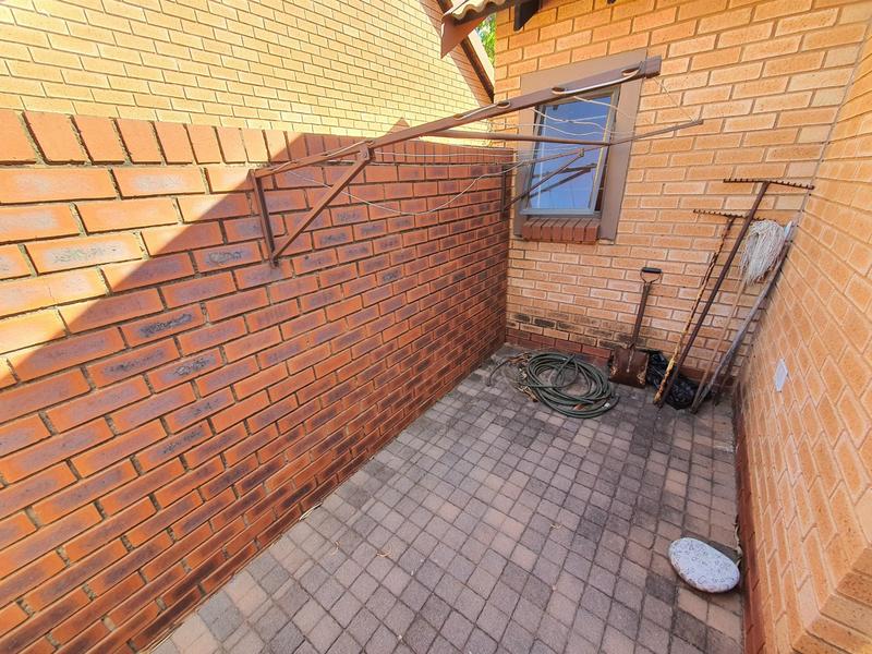 2 Bedroom Property for Sale in Montana Tuine Gauteng