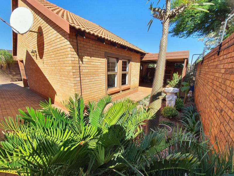 2 Bedroom Property for Sale in Montana Tuine Gauteng