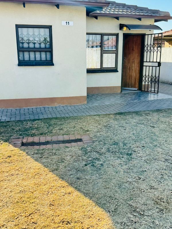 To Let 3 Bedroom Property for Rent in Klippoortjie Gauteng