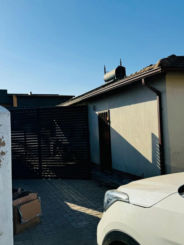 To Let 3 Bedroom Property for Rent in Klippoortjie Gauteng