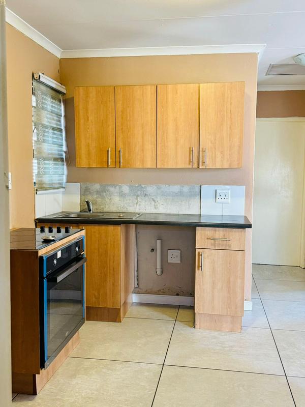 To Let 3 Bedroom Property for Rent in Klippoortjie Gauteng