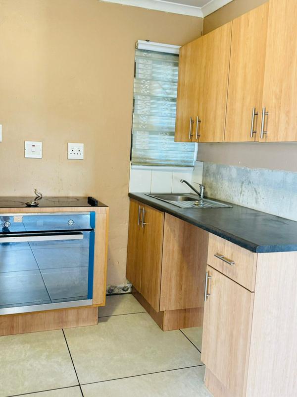 To Let 3 Bedroom Property for Rent in Klippoortjie Gauteng