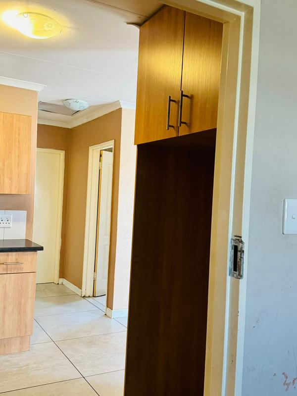 To Let 3 Bedroom Property for Rent in Klippoortjie Gauteng