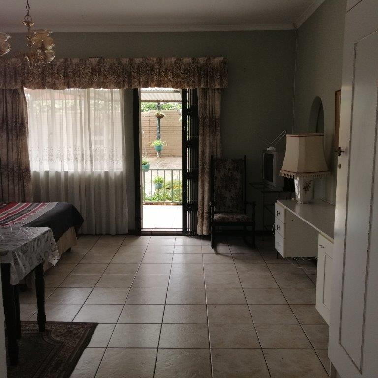 To Let 1 Bedroom Property for Rent in Eastleigh Ridge Gauteng