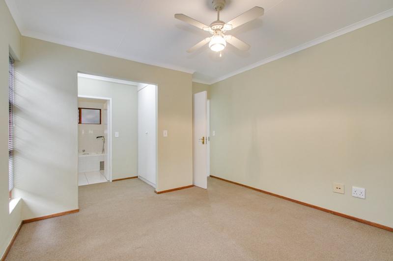 To Let 2 Bedroom Property for Rent in Douglasdale Gauteng
