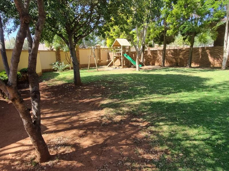 To Let 2 Bedroom Property for Rent in Olympus AH Gauteng