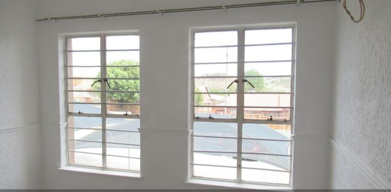 2 Bedroom Property for Sale in Suideroord Gauteng