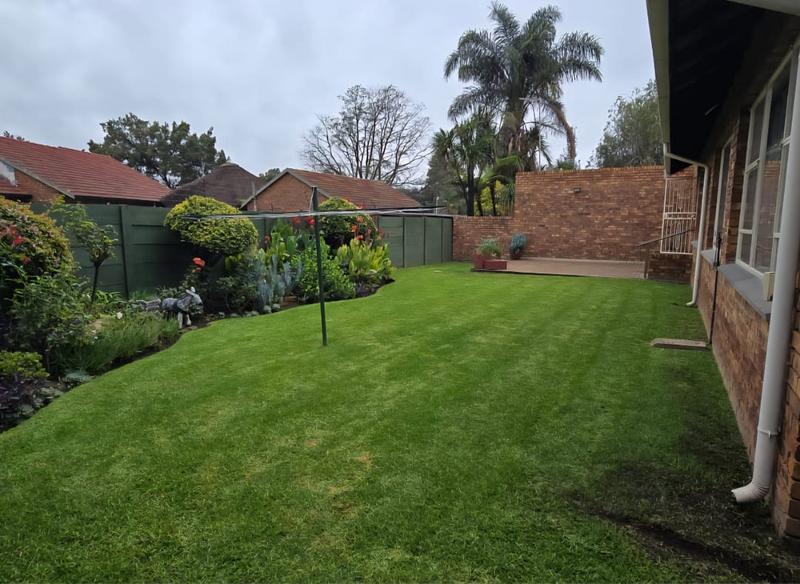 2 Bedroom Property for Sale in Dunnottar Gauteng