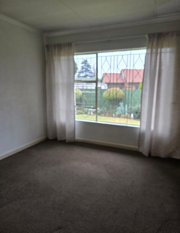 2 Bedroom Property for Sale in Dunnottar Gauteng