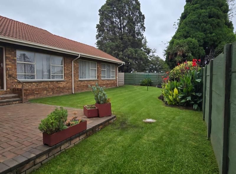 2 Bedroom Property for Sale in Dunnottar Gauteng