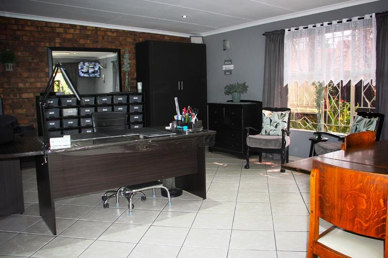 3 Bedroom Property for Sale in Dunnottar Gauteng