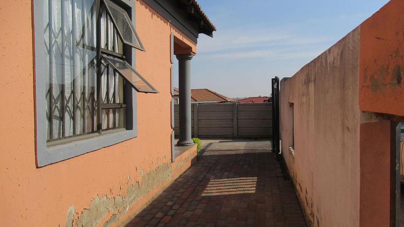 2 Bedroom Property for Sale in Witpoortjie Gauteng