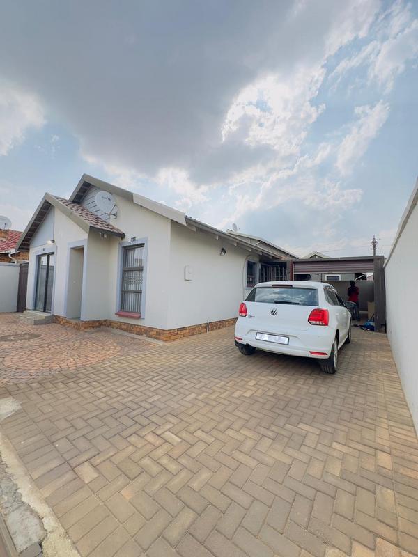 4 Bedroom Property for Sale in Mmesi Park Gauteng
