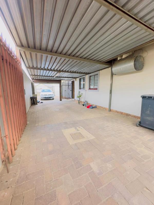 4 Bedroom Property for Sale in Mmesi Park Gauteng