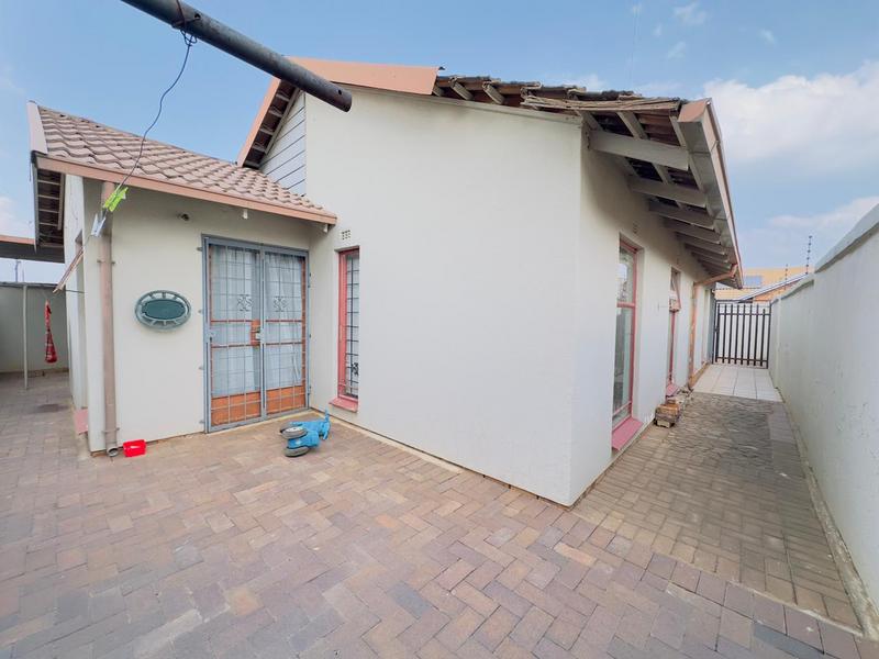 4 Bedroom Property for Sale in Mmesi Park Gauteng