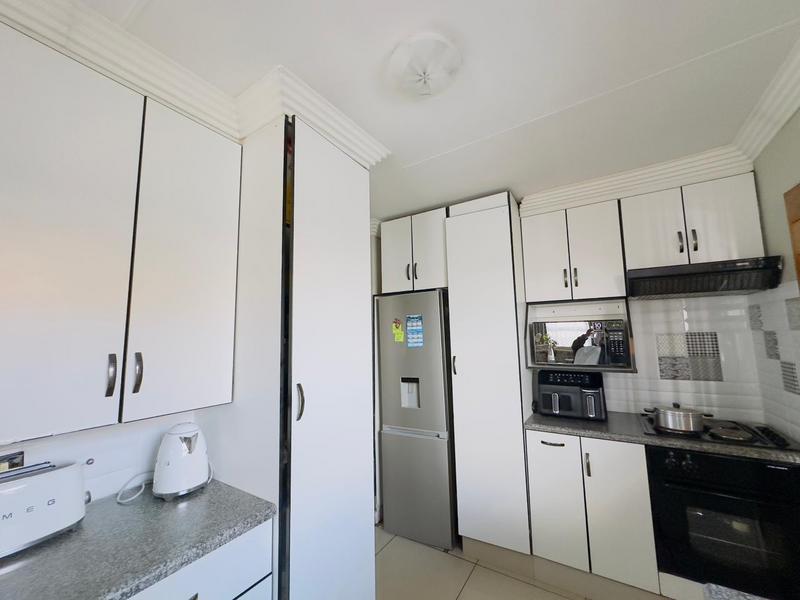 4 Bedroom Property for Sale in Mmesi Park Gauteng