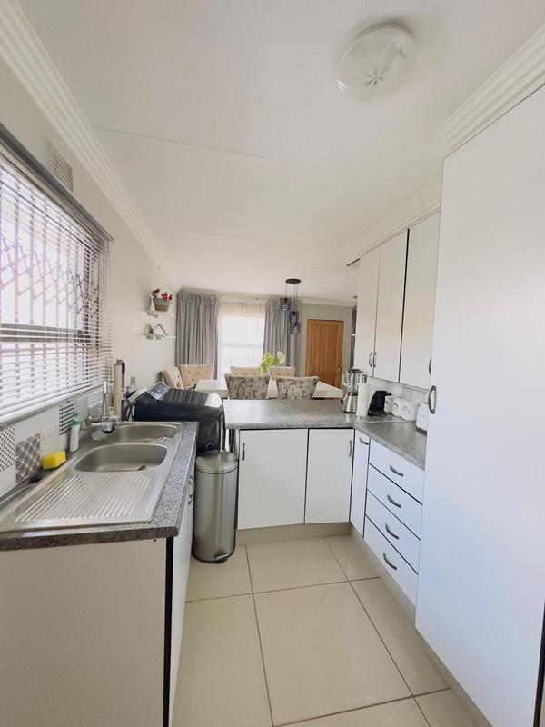 4 Bedroom Property for Sale in Mmesi Park Gauteng