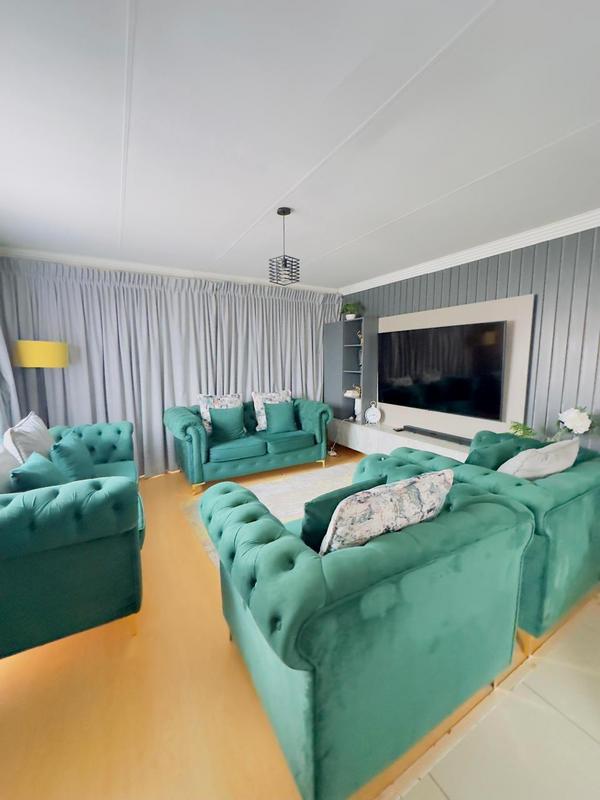4 Bedroom Property for Sale in Mmesi Park Gauteng