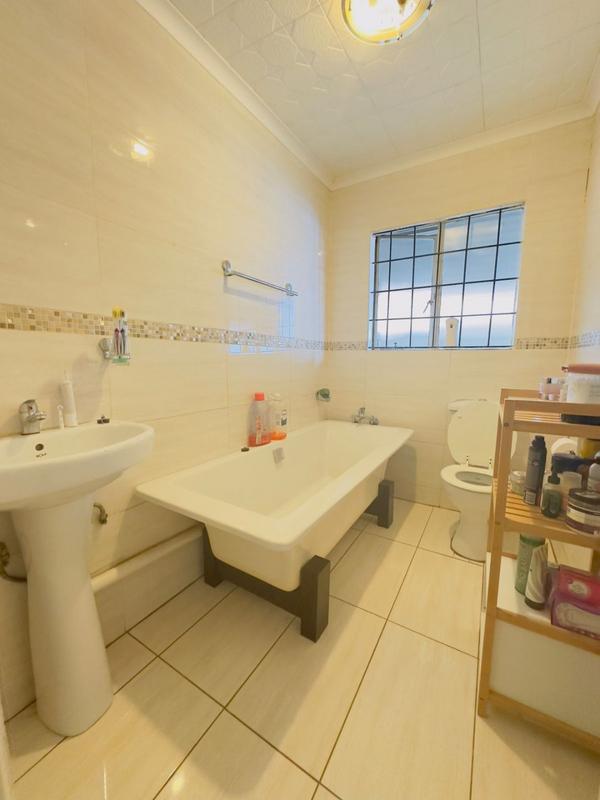 4 Bedroom Property for Sale in Mmesi Park Gauteng