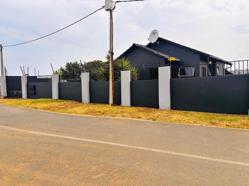 To Let 3 Bedroom Property for Rent in Fleurhof Gauteng