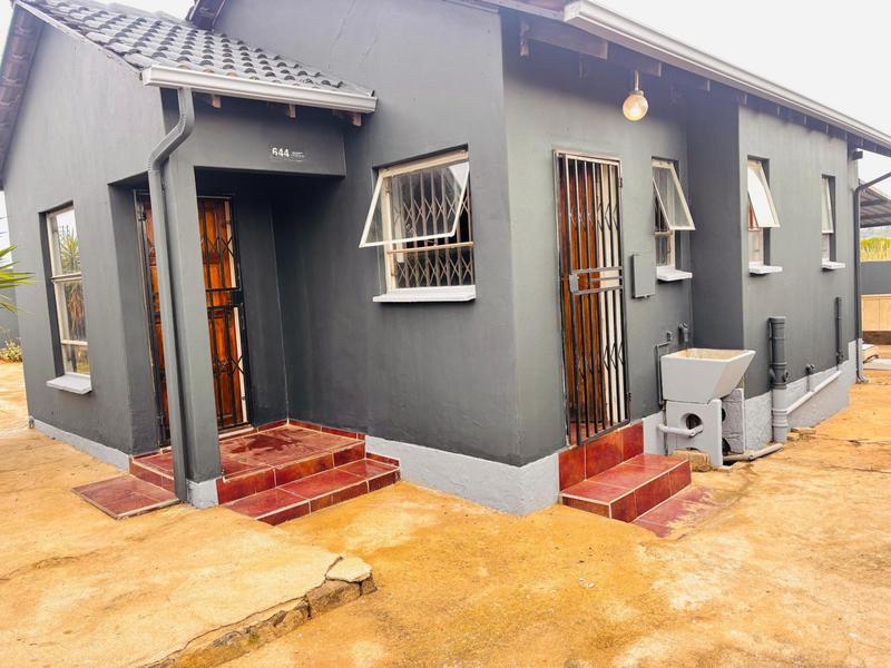 To Let 3 Bedroom Property for Rent in Fleurhof Gauteng