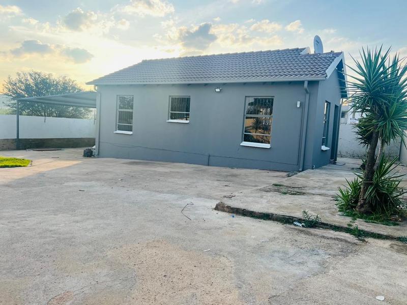 To Let 3 Bedroom Property for Rent in Fleurhof Gauteng