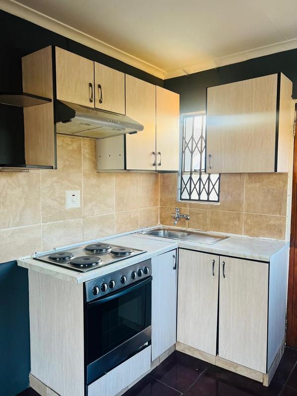 To Let 3 Bedroom Property for Rent in Fleurhof Gauteng