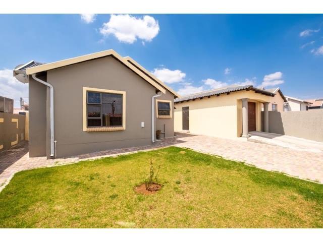 To Let 3 Bedroom Property for Rent in Fleurhof Gauteng