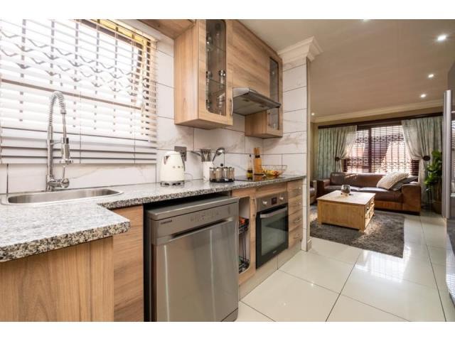 To Let 3 Bedroom Property for Rent in Fleurhof Gauteng
