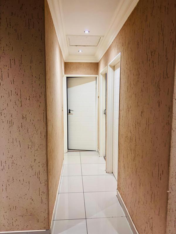 To Let 3 Bedroom Property for Rent in Fleurhof Gauteng