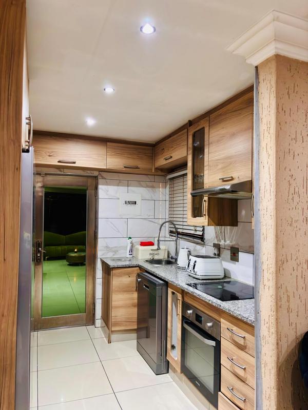 To Let 3 Bedroom Property for Rent in Fleurhof Gauteng
