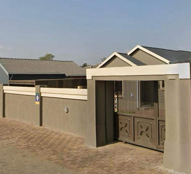 To Let 3 Bedroom Property for Rent in Fleurhof Gauteng