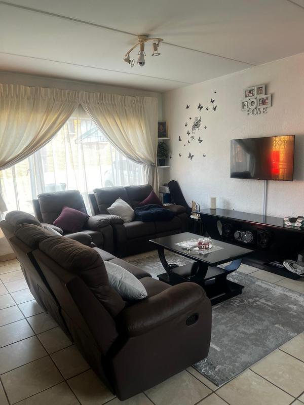 To Let 2 Bedroom Property for Rent in Meredale Gauteng