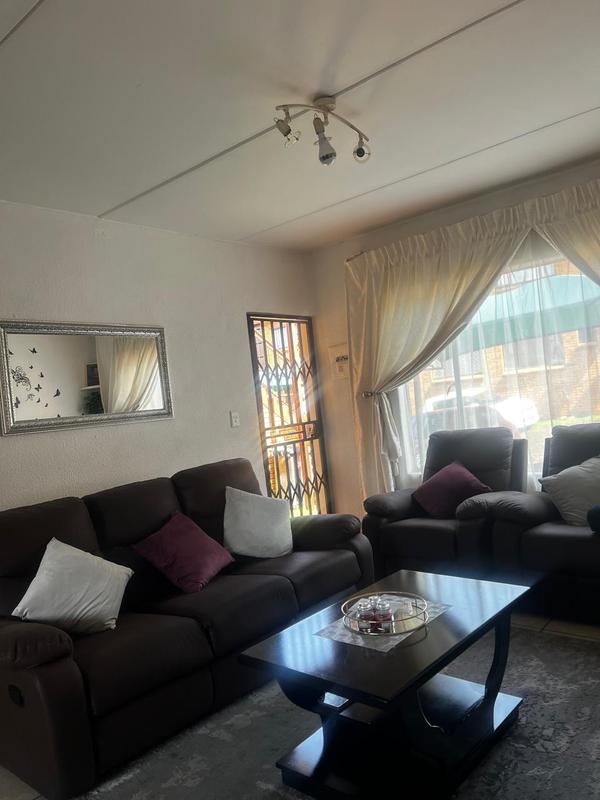 To Let 2 Bedroom Property for Rent in Meredale Gauteng